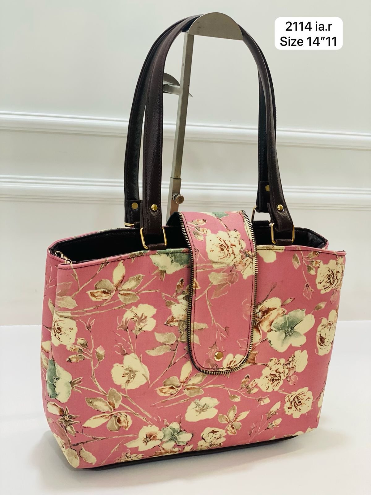 Formal hard box sling with inside zipped pocket